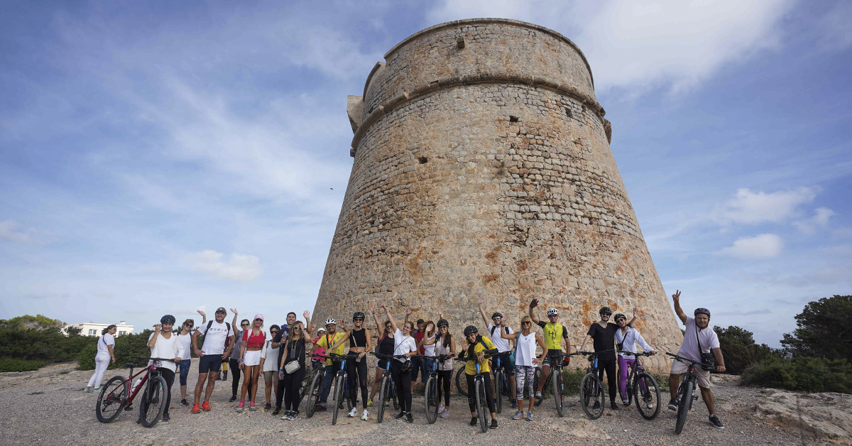 paseo en bicicleta hasta torre de defensa ibiza