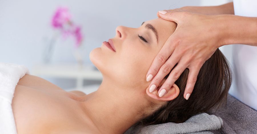 images/noticias/2026/mujer-realizandose-tratamiento-facial-en-ibiza.jpg
