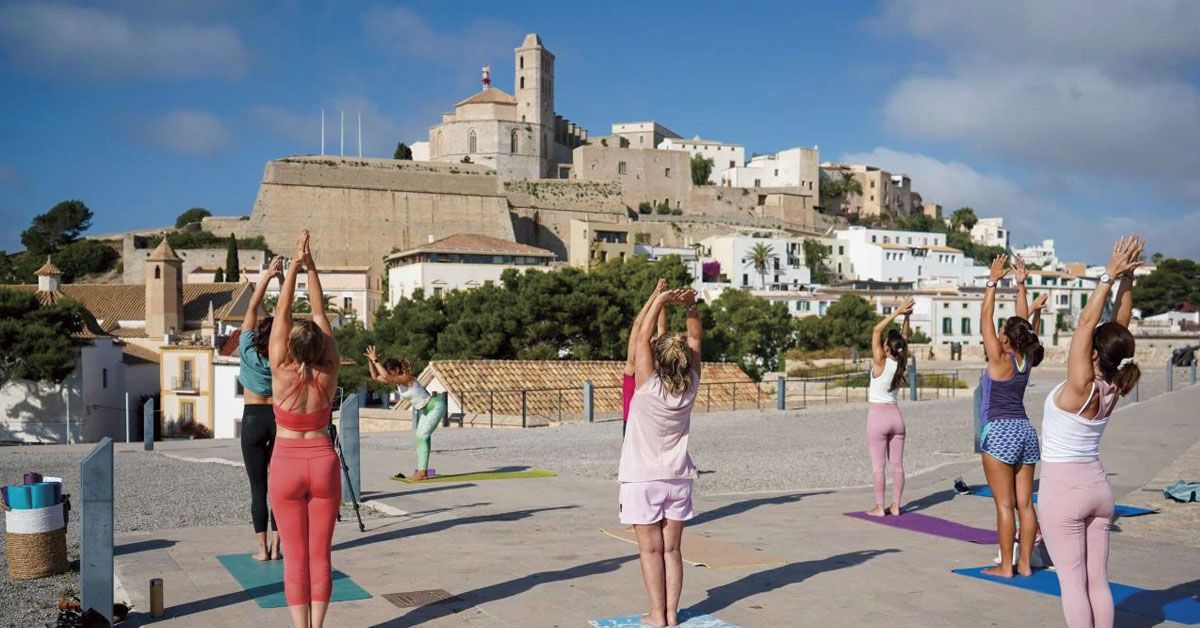 Classe de Ioga en el Baluard de Santa Lucia